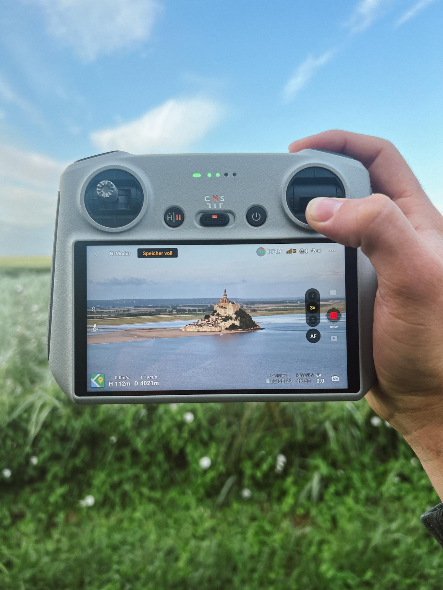 Drohnen: Deine Welt aus einer neuen Perspektive Controller d. Drohne Le Mont Saint Michel